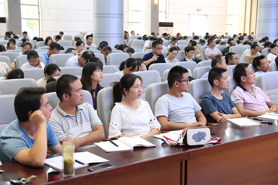 李校长报告【900】 (8).JPG